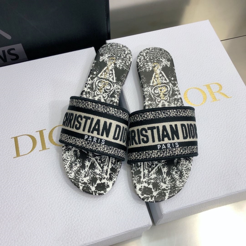 ch**an D*or slippers